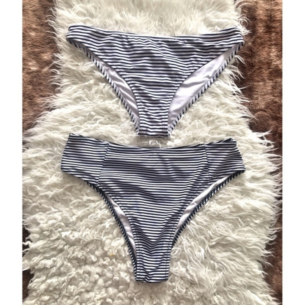 Bundle of 2 Striped Basic Navy Bikini Bottoms M Cupshe / beachsissi